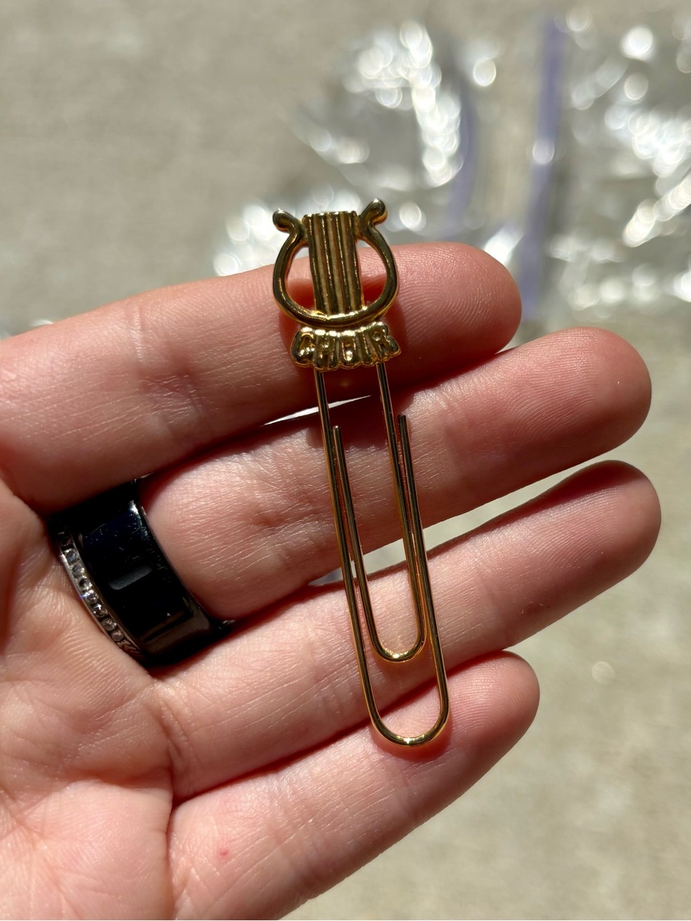 GOLD CHOIR PAPER CLIP